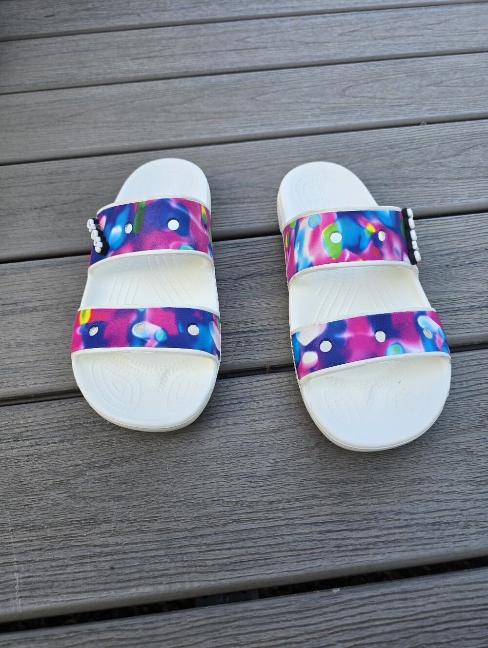 CROCS Unisex Adult Clasdic Tie Dye Two Strap Slide Sandals.